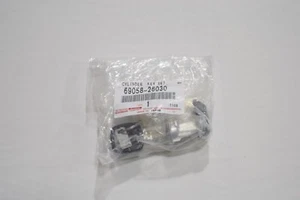 GENUINE TOYOTA TUNDRA 2000-2002 FUEL DOOR LOCK CYLINDER WITH KEYS 69058-26030 - Picture 1 of 1