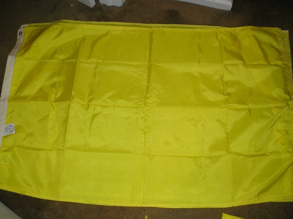 Bandera NABLON 3'x5' LISA AMARILLA HÁGALO USTED MISMO Banner publicitario color AMARILLO sólido Foto 1 de 1