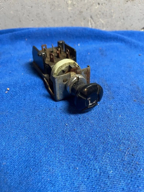 Interruptor de perilla de faro serie D100-300 Dodge Truck 1961-1971 1937287 Foto 1 de 4