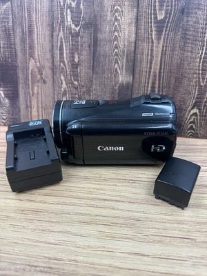 Canon VIXIA HF M40 Full HD 1080p AVCHD 16GB Flash Camcorder 10x W/Charger & Batt - Image 1 of 4