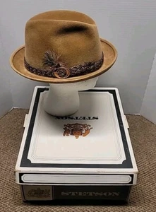 Vintage 80s The Sovereign Stetson Heritage Fedora Hat Tan Size 7 1/8  With Box - Picture 1 of 24