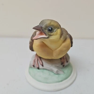 Figura Vintage Boehm EE. UU. Bebé Jilguero Pájaro 4.25" #448-P Violetas Púrpura Foto 1 de 4