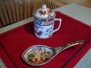 Vintage HP Chinese Tea Mug w/Lid fighting Roosters and serving spoon yang cheng - Picture 1 of 4