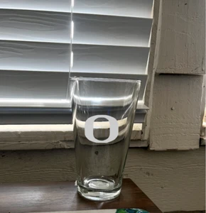 Oregon Ducks NCAA Football 16 oz Pint Etched Glass - Picture 1 of 1