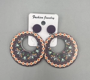 Nuevo Boho Hippie Chick Pendientes Colgantes de Madera Círculo Negro 2.5" de Largo - Imagen 1 de 2