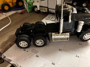 1/32 NEW RAY USED PETERBILT  379 DAY CAB SEMI TRACTOR, NO PACKAGING #  B 548 - Picture 1 of 4