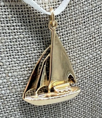 Colgante de velero de velero de oro 14K Charm Cutter 3D Rembrandt 3D 3,73 gramos Foto 1 de 4