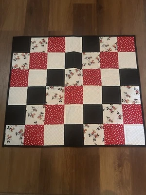 Edredón para cuna Minnie Mouse hecho a mano Foto 1 de 3