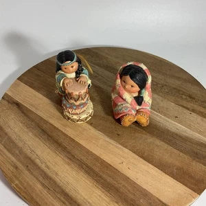 Amigos de la pluma "Envuelto en el amor" y "Tres figuras de Tom Tom Tom Tom" - Imagen 1 de 6