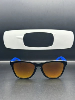Lentes Oakley pele de sapo polida preto/azul com rubi irídio - Imagem 1 de 4