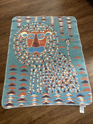 Manta bebé Pottery Barn niños diseño león azul/rojo Foto 1 de 4