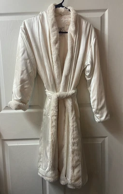 Маленький жираф халат девочек молодежи возрастов 8-12 кремовый люкс атлас и шениль роскошный подарок - Изображение 1 из 4