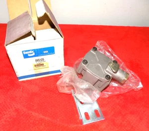 Válvula de relé de freno universal Bendix 065125 R-12 - Imagen 1 de 3
