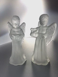 Vintage Pair of Heavy Crystal Frosted Glass Angles 6 1/2" Tall & 24 flick lamps - Picture 1 of 12