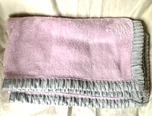 Chick Pea Pink Fleece Baby Blanket with Gray Ribbed Trim Edge Very Soft 30 x 36 - Picture 1 of 4