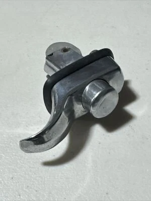 Botón pulsador pestillo maletero VW Bug Volkswagen Beetle 111.827.503B/503E Foto 1 de 3