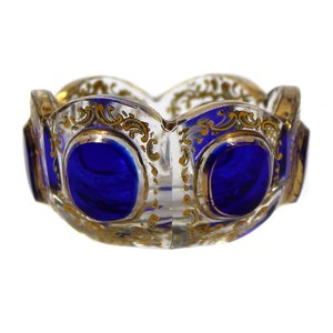 Kleines Schälchen mit hochgeschliffenen Oval Medallion und Emailmalerei, Rachman