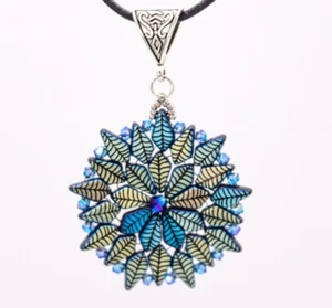 Anhänger Damen Schmuck Kettenanhänger handgefertigt Perlen rund blau grün silber - Bild 1 von 3