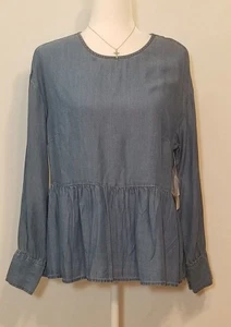 Time and Tru Langarm Crinkle Schößchen Rundhalsausschnitt Pullover Denim Oberteil Gr. S - Bild 1 von 5