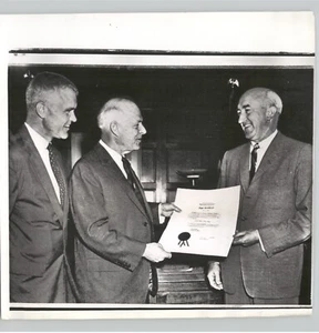 Foto de prensa 1958 del presidente Boeing William M Allen 707 JET AIRLINER certificación - Imagen 1 de 2