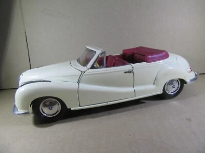 771T Vintage Maisto 31817 THAILANDIA BMW 502 Cabriolet 1955 Beige 1:18 - Immagine 1 di 4