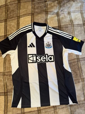 Newcastle United FC Soccer Jersey Size XL Men’s Official Merchandise - Image 1 of 4
