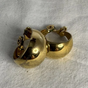 Pendientes de aro Monet vintage con clip en tono dorado ancho años 70 clásico envío gratuito - Imagen 1 de 8