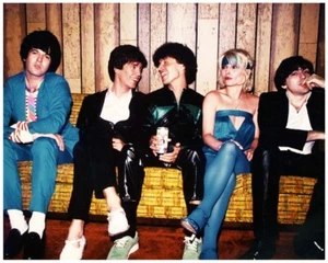 DEBORAH HARRY y BLONDIE gran retrato informal 8x10 color fotograma -- b176 - Imagen 1 de 1