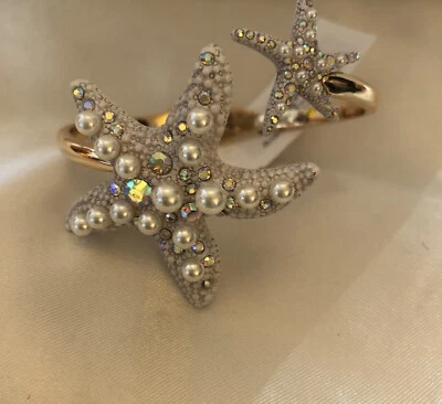 Brazalete Betsey Johnson Estrella de Mar Tono Dorado con Perla Imitada y Bisagra de Cristal Nuevo con Etiquetas Foto 1 de 4