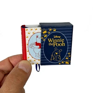 Disney Winnie The Pooh collectible hardcover w/slip case 192 pages illustrated - Imagen 1 de 8