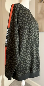 White Fox Boutique SDX WFA Oversize Animal Print Camo Sweatshirt Women’s Small - Picture 1 of 18