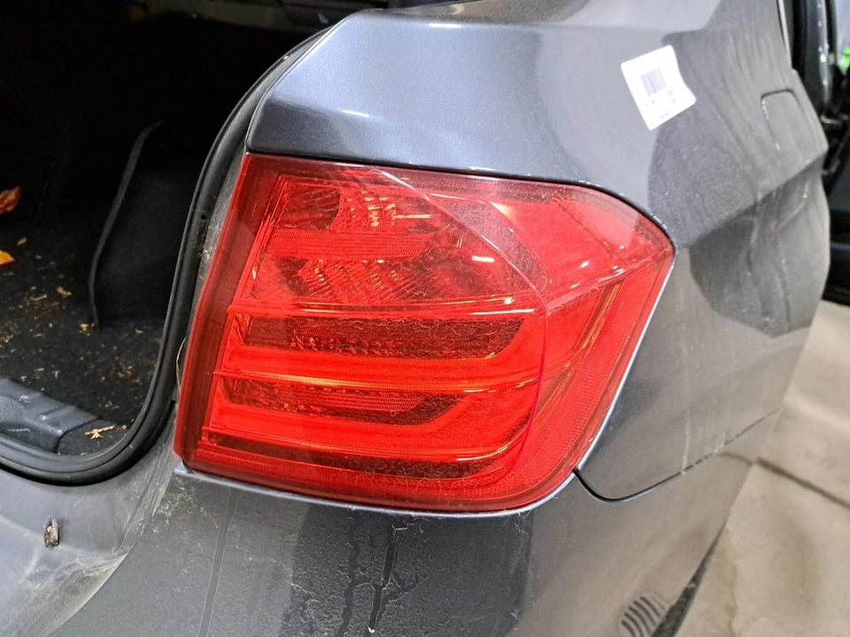 Lámpara trasera lateral pasajero Rh 2015 328i Sku#4296211 Foto 1 de 4