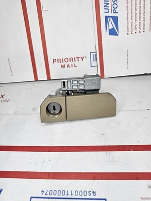 Guantera Honda Pilot 2009-2015 mango de cierre beige tostado Foto 1 de 4