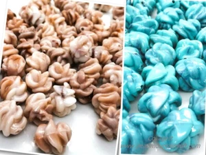 Swirl Bead 15mm - Beige or Turquoise - Pack of 10 - Picture 1 of 3