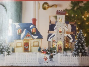 St Nicholas Square 1998 Christmas Village Starter Set In Box -- 3 Figures - Picture 1 of 10