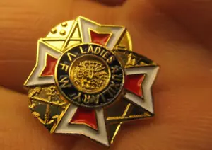 Pin de solapa auxiliar para damas VFW - Imagen 1 de 3