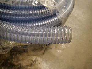 Manguera de succión de PVC transparente de 1-1/2" - ID de 1,50", rollo de 100 pies, uso general, 65 PSI  - Imagen 1 de 5