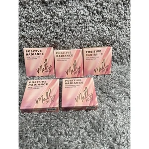 Mally Beauty Positive Radiance Skin Perfecting Highlighter Sparkling Champagne 5 - Picture 1 of 9