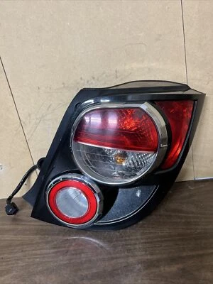 2012-2016 雪佛兰 SONIC HATCHBACK 左驱动侧尾灯 原始设备制造商。 — 第 1/4 张图片