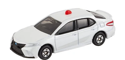Coche de policía deportivo Tomy Tomica No.31 Toyota Camry sin marca 1/64 Foto 1 de 4