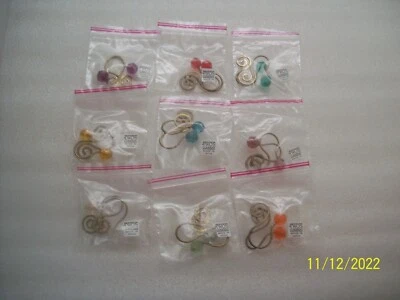 Ganchos para adornos 18 asst. Gancho para colgar en forma de S con cuentas de colores remolino dorado vintage Foto 1 de 4