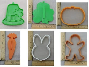 Vintage Hallmark Cookie Cutters Open Outline Plastic Easter Bunny Shamrock Hat - Picture 1 of 43