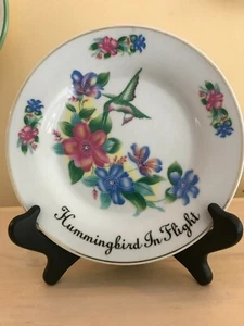 Ashton Hall Hummingbird in Flight Porcelain Plate - 7" / Decorative Collectible - Picture 1 of 11