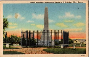 Postkarte Ogden Monument Geographical Center USA Fort Riley Kansas Leinen 1953 - Bild 1 von 2