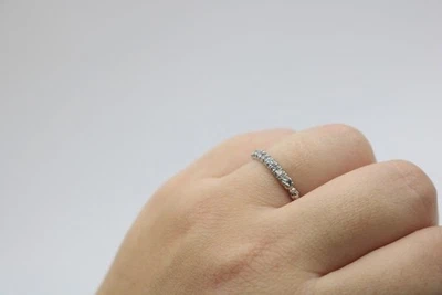 Изящное минималистское платиновое обручальное кольцо 900 1/8 карата с бриллиантами штабелируемое размер 6,5 - Изображение 1 из 4