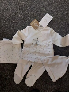 SALE NEW MAYORAL BABY UNISEX GIFT SET STYLE 9209 SIZE 0-1 MTHS 1-2 MTHS 2-4 MTHS - Picture 1 of 3