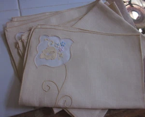 Vintage set four pale yellow embroidered linen napkins.11 1 /2" by 17" - Picture 1 of 3