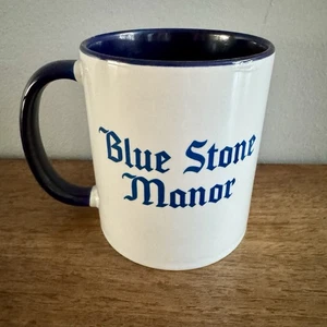 Blue Stone Manor Tasse echte Hausfrauen von NYC Dorinda Medley Popkultur Geschenk EUC - Bild 1 von 4