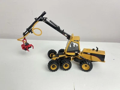 1/50 Norscot Cat 580B Harvester With HH65 Cutting Head Caterpillar No Box - Image 1 of 4