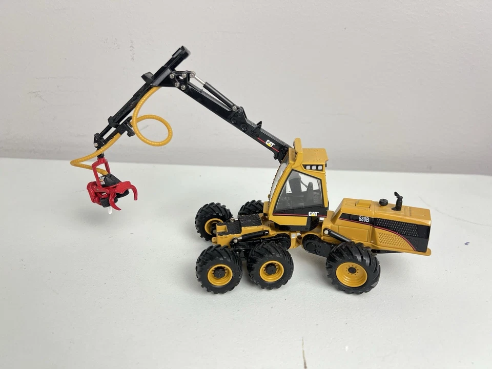 1/50 Norscot Cat 580B Harvester With HH65 Cutting Head Caterpillar No Box - Image 1 of 4